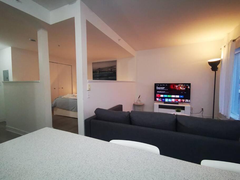 Lovely Studio In Longueuil, Near Downtown Montreal Apartment ภายนอก รูปภาพ